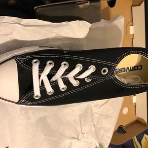 Converse black and white BRAND NEW